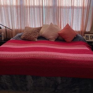 Beautiful Handmade Multicolored Shades of Pinks Crocheted Afghan w macra…